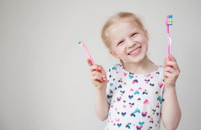 yardimci fircalama araclari Bahadir Ugur Aylikci Dis eti uzmani periodontoloji uzmani uzman dr ozlem aylikci ortodonti uzmani seffaf plak uzmani